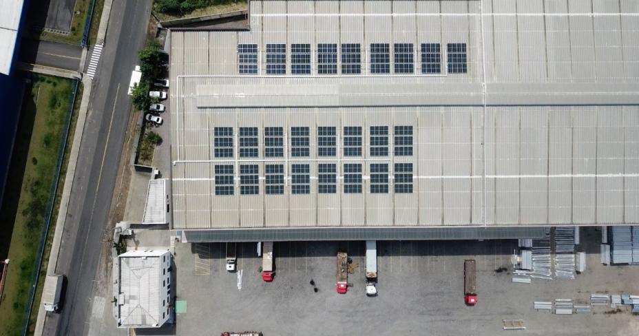 Usina no telhado do Centro de Distribuição